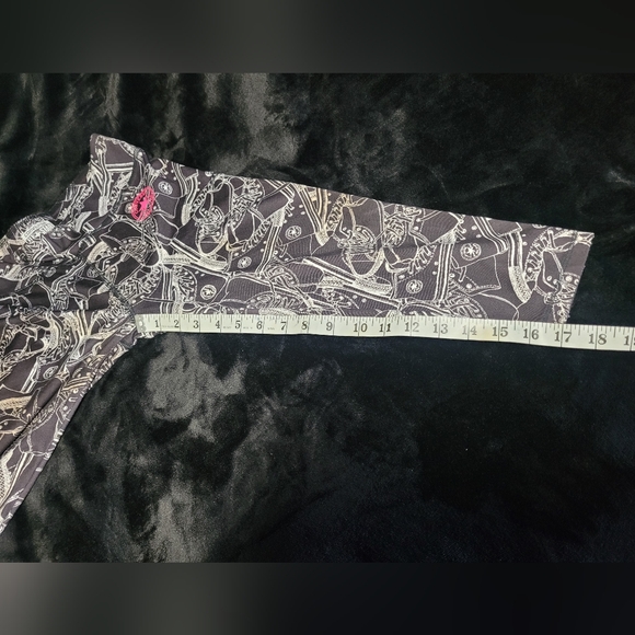 🖤Converse Capri Leggings- Blk/Wht Chuck Taylor pattern, Hot pink Logo💗 *Large* - Picture 14 of 15